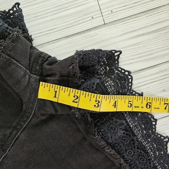 Free People High Rise Distressed Shorts Crochet Lace Trim in Stark Black Size 29 - Picture 10 of 11